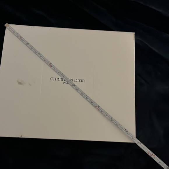 ⭐️C Dior travel pouch and mirror with gift box. - Picture 10 of 17